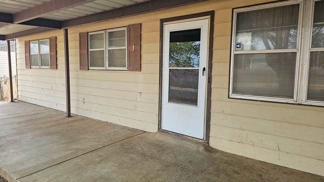 Building Photo - Featured Property