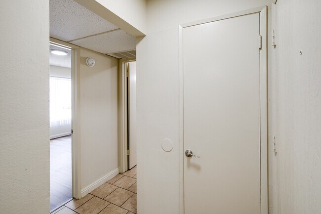 Building Photo - 451 S Harvard Blvd