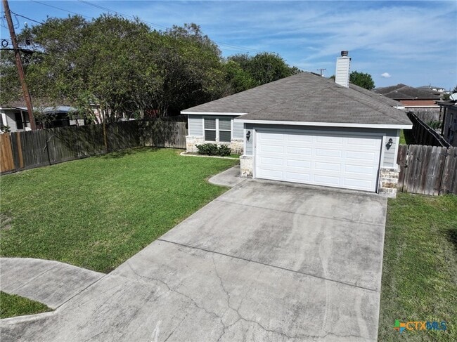 Building Photo - 2902 Lenora Dr