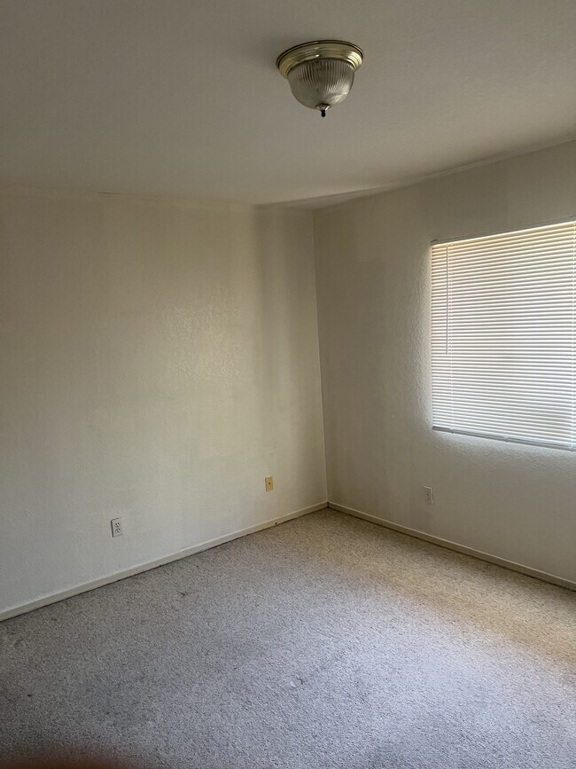 Building Photo - 797 W Mesa Verde Dr