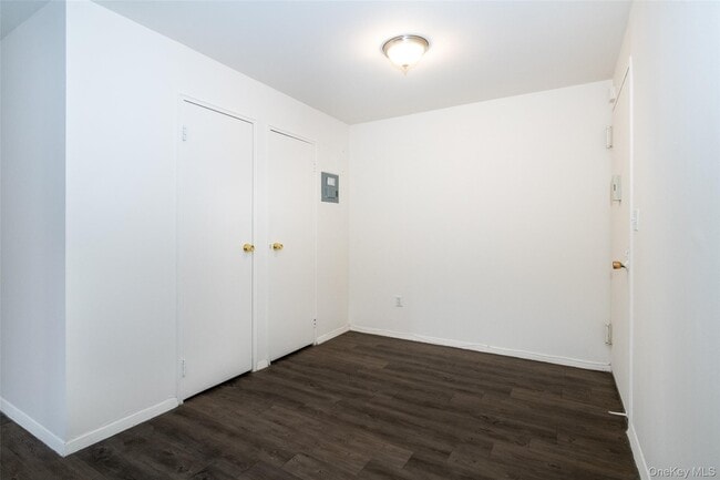 Building Photo - 7 Lake St