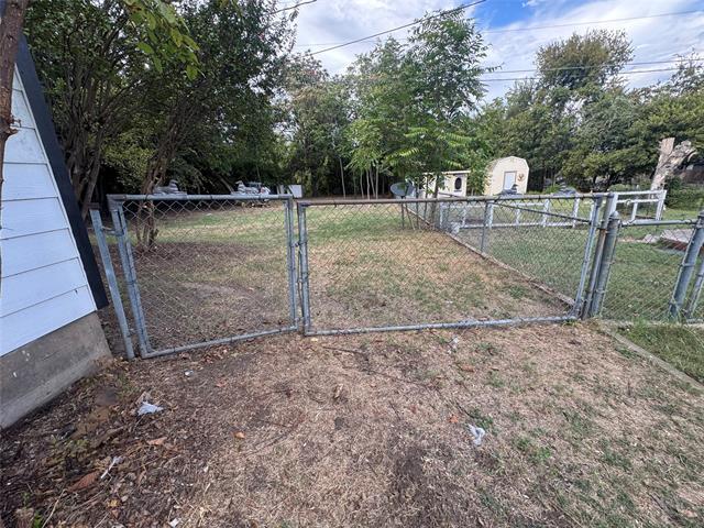 Building Photo - 204 Live Oak Ln