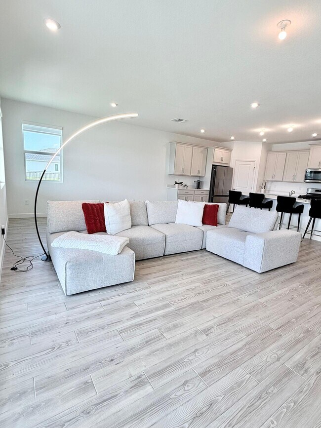 Building Photo - 10525 SW Orana Dr