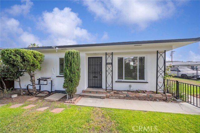 Building Photo - 9050 Huntington Dr