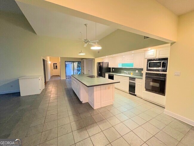 Building Photo - 2939 Rivercrest Dr