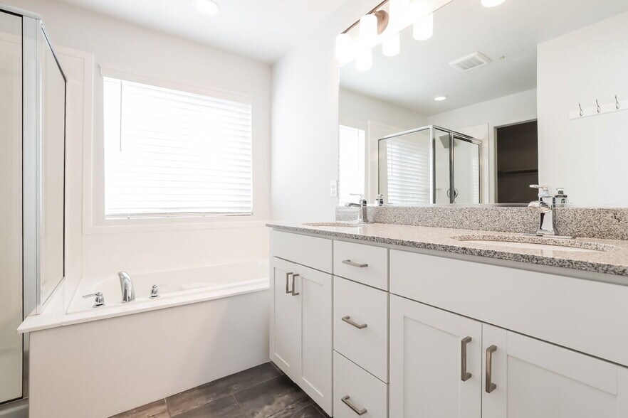 Building Photo - 13061 Acklins Dr