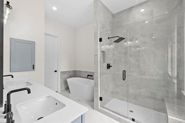 Building Photo - 6139 W Forest Dr