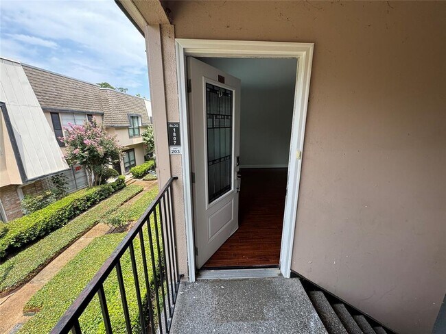 Building Photo - 1807 Stoney Brook Dr