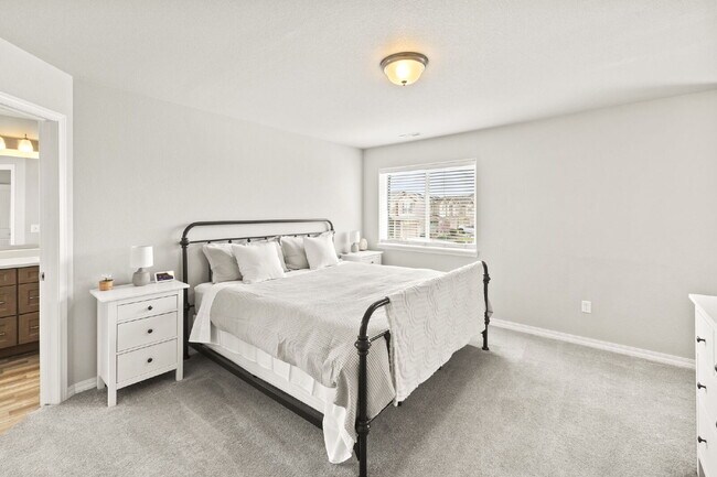 Building Photo - Well maintained Fountain Home with 3 bedrooms and  beautiful mountain views.