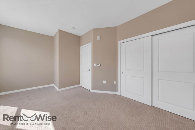Building Photo - 298 Friedell St