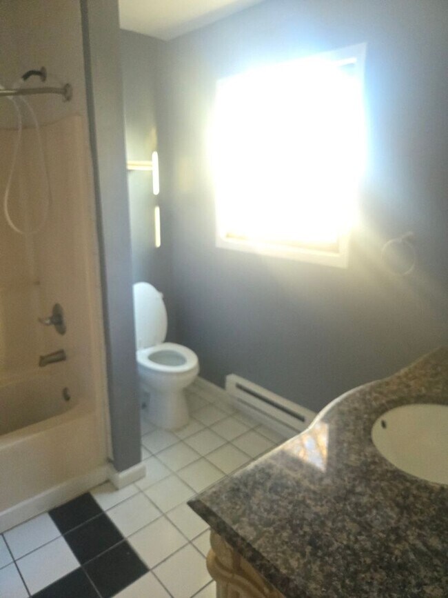 Building Photo - 546 Granny Rd