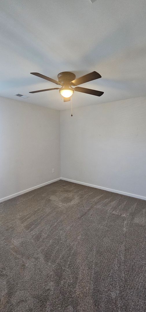 Building Photo - Glenmoor 3BR/2BA – Minutes from Downtown C...