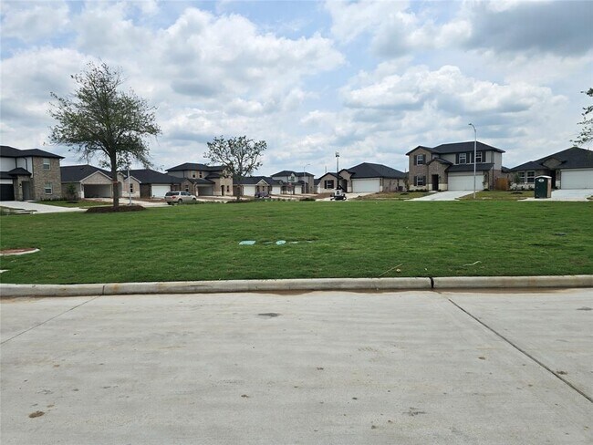 Building Photo - 5014 Cheery Cove Dr