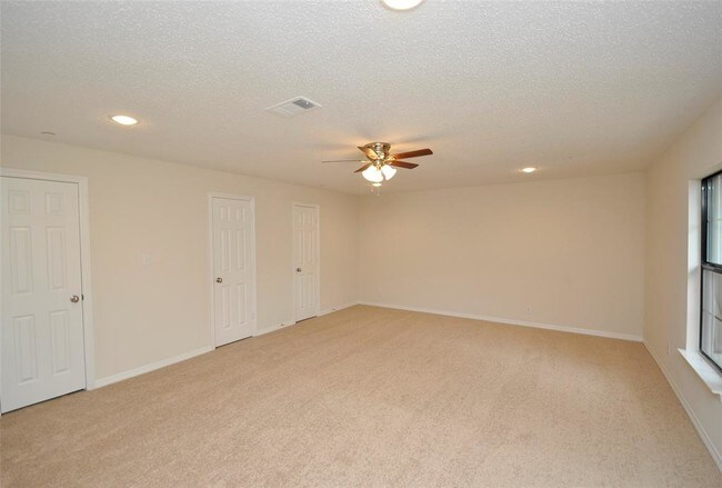 Building Photo - 15631 Fox Springs Dr