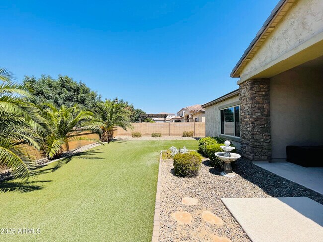 Building Photo - 3104 E Wildhorse Ct