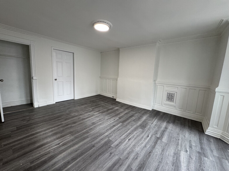 Building Photo - 329 Bainbridge St.