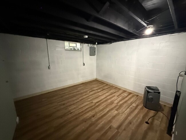 Building Photo - 3 Bedroom, 2 Bathroom House for Rent