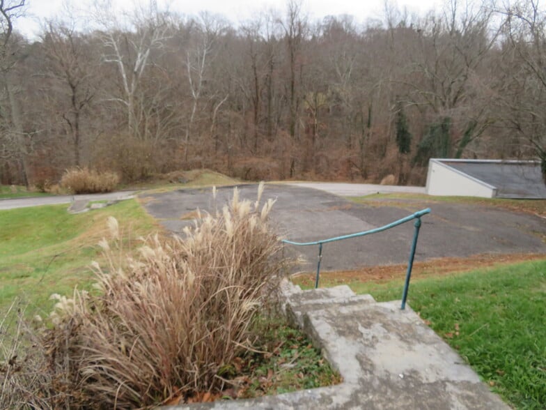 Onsite Parking - 1018 Bridge Rd