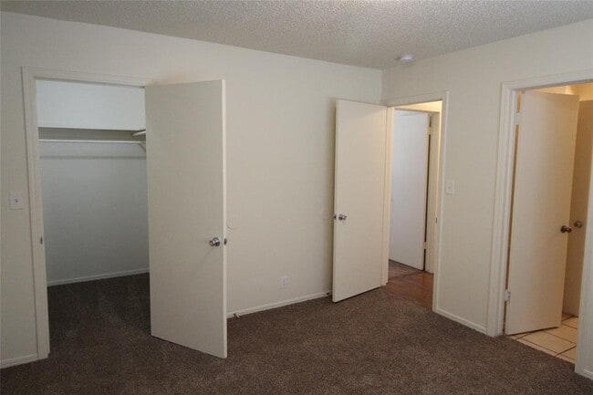 Building Photo - 112 NE 12th St