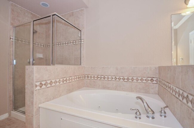 Building Photo - 3042 Royal Oaks Crest