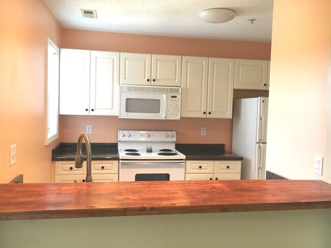 Building Photo - Pool View Unit! Cape Cottages Coastal 3 be...