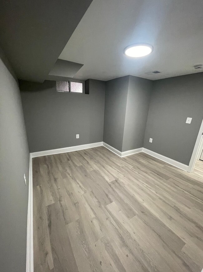 Building Photo - OLDHAM 1