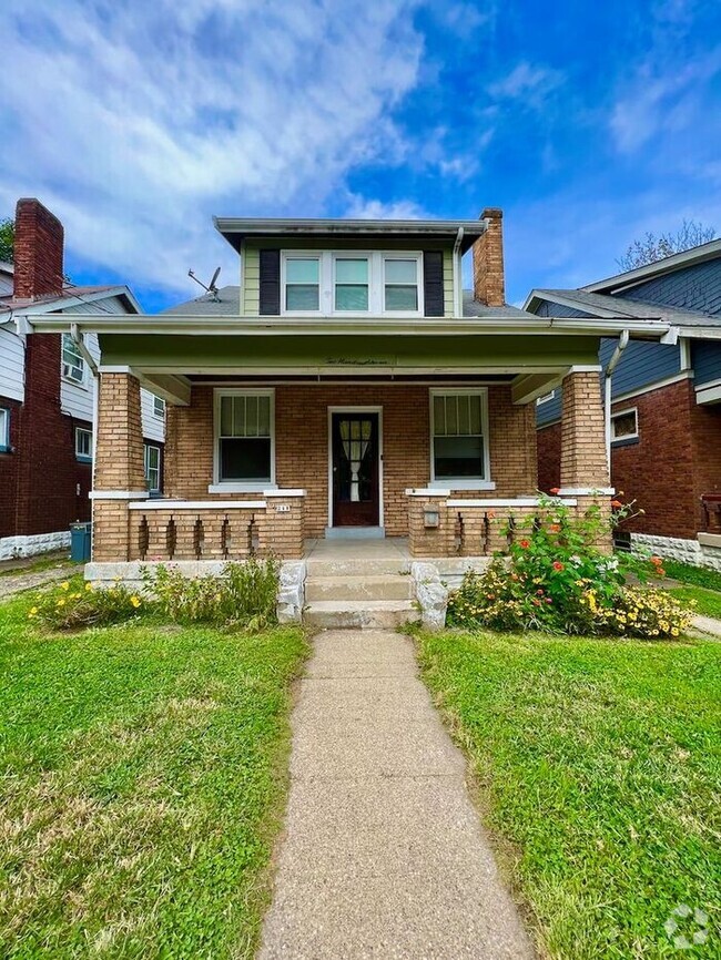 Building Photo - Adorable Dayton KY Craftsman Home!