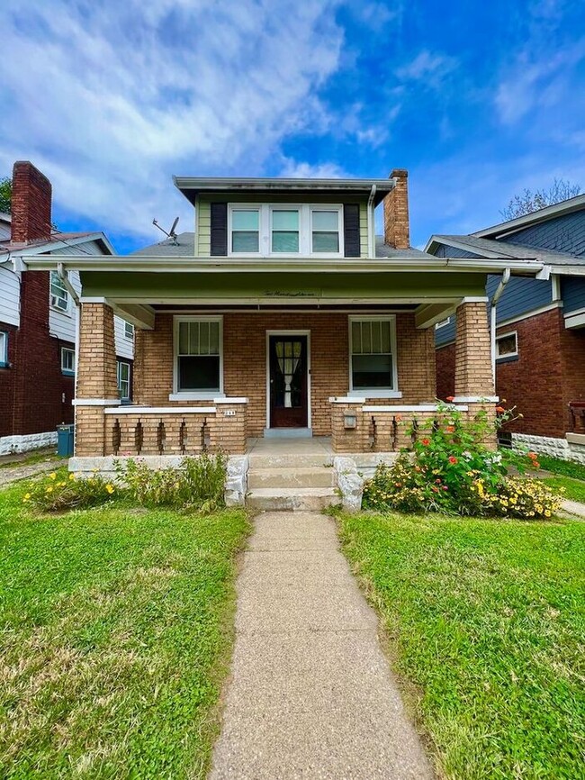 Primary Photo - Adorable Dayton KY Craftsman Home!