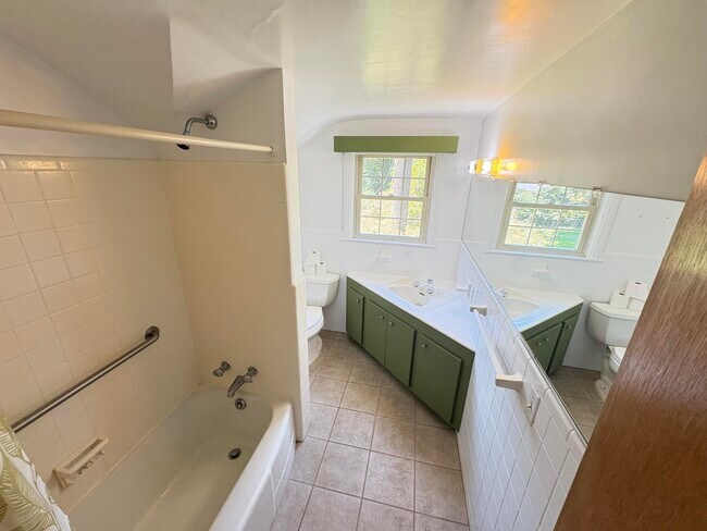 Building Photo - 831 Legare Rd SW