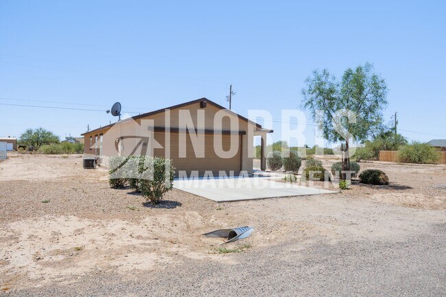 Building Photo - Newer Home in Eloy