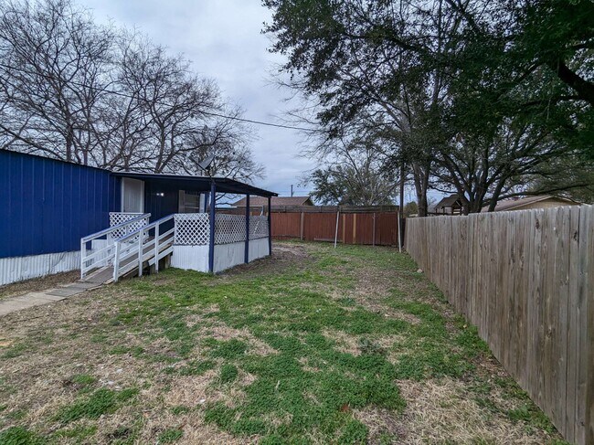 Building Photo - 904 Quail Run