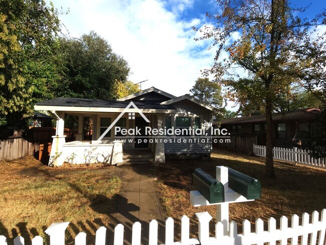 Building Photo - Cute 2 bd/1 ba Roseville House