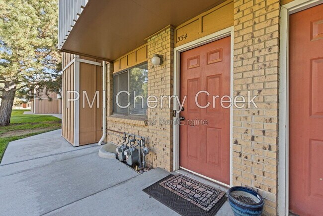 Building Photo - 554 Vance St