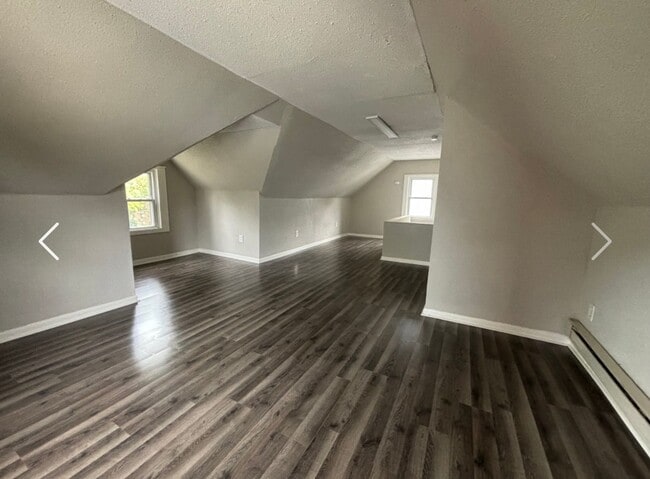 Building Photo - Spacious Single Family Home