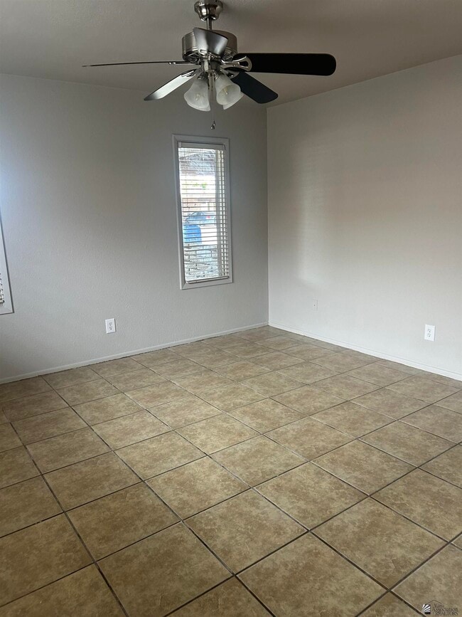 Building Photo - 143 W 27th Pl