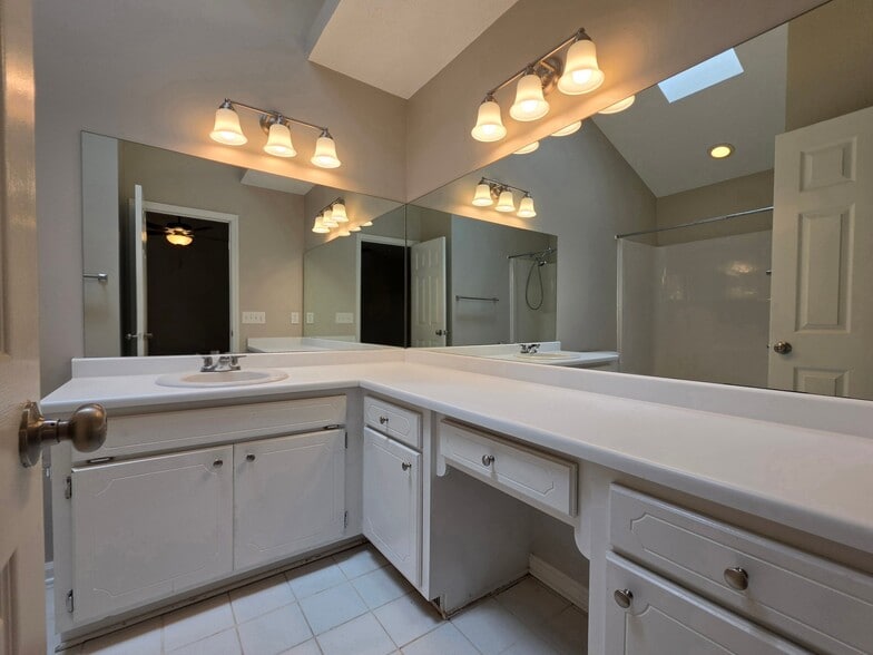 Building Photo - 503 Dunwoody Dr
