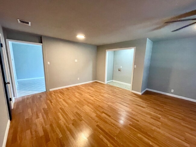 Building Photo - 9451 Hindi Dr