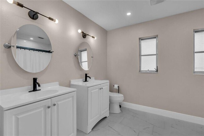 Building Photo - 2544 Carlisle Pl