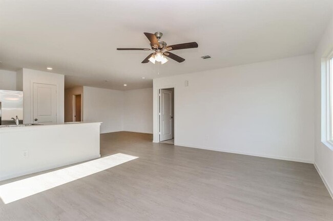 Building Photo - 16465 Blossom Grv Dr