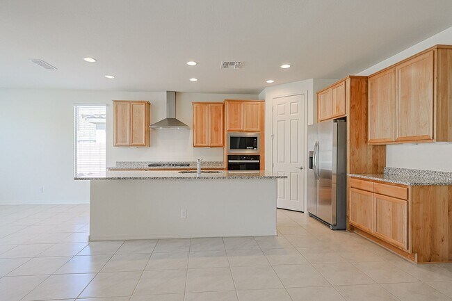Building Photo - Beautiful 4 Bedroom Home in Aloravita Community