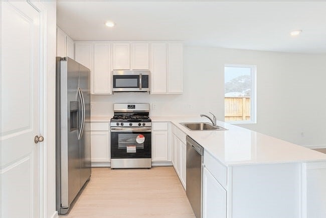 Building Photo - 861 Vlg Brk Dr