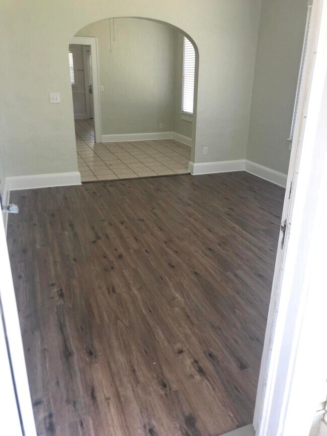 Building Photo - 2068 Camden Ave