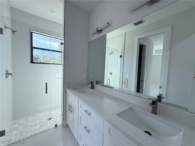 Building Photo - 2266 Desoto Blvd S