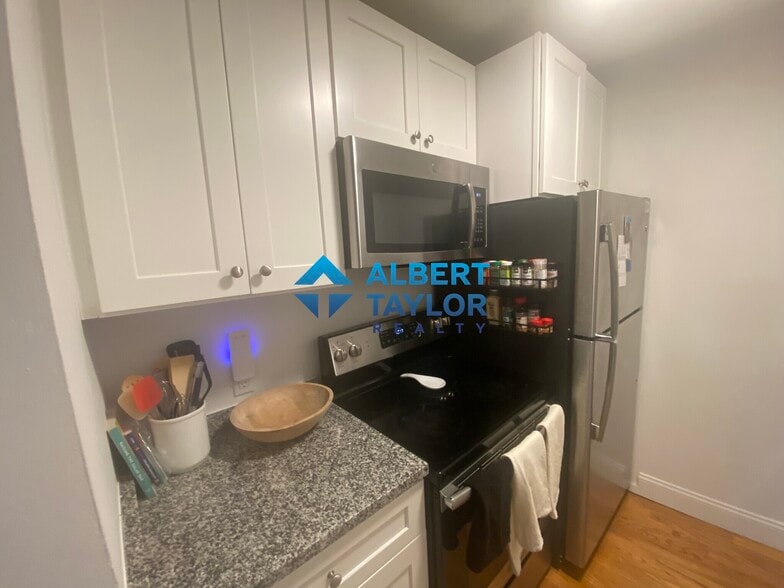 Building Photo - 41 Cunard St