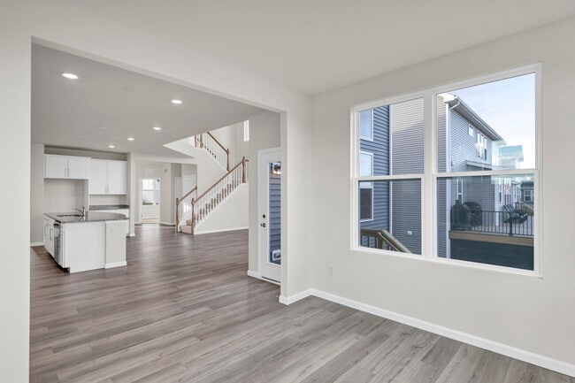 Building Photo - 668 Branson Dr