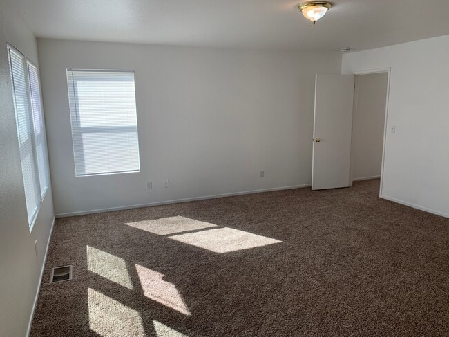 Building Photo - Beautiful 4 Bedroom 3 bath home in Merced!