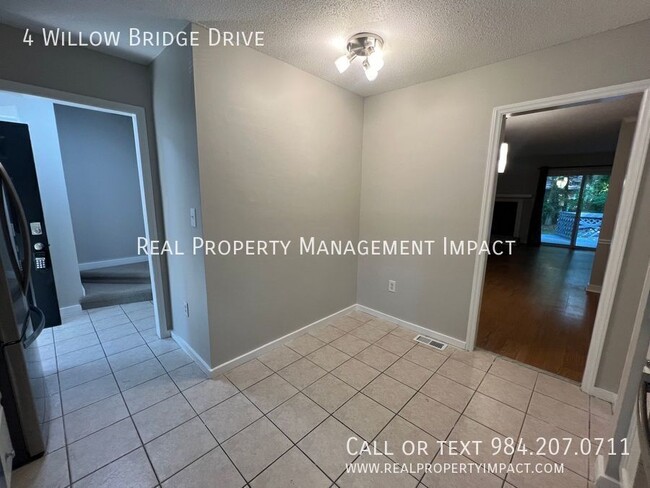 Building Photo - 4 Willow Bridge Dr