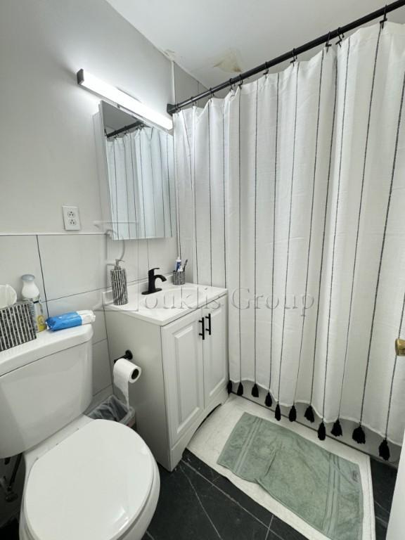 Building Photo - ** RENOVATED ** 2 BED ** 1 BATH ** PRIME LOCATION **