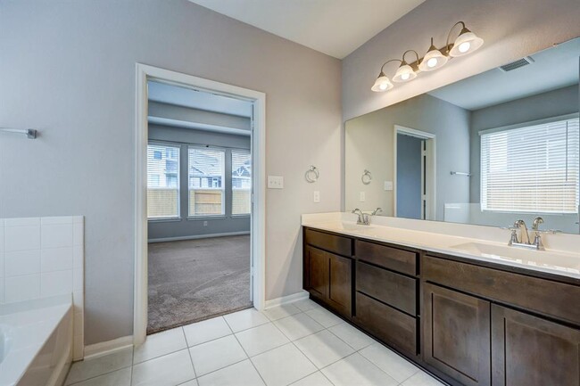 Building Photo - 464 Leadtree Loop