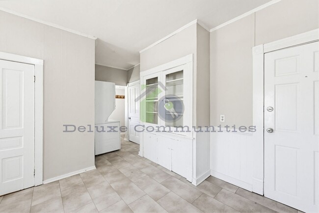 Building Photo - 934 Hovey St SW